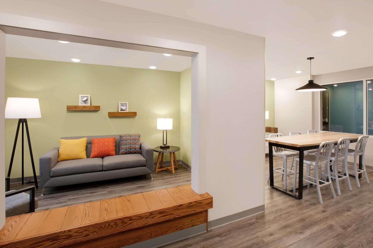 Woodspring Suites Plano - North Dallas Екстериор снимка